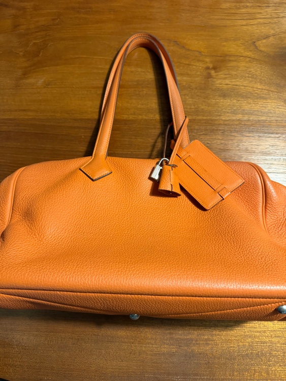 ヴィクトリア３２（ブランドバッグ）の商品画像 - 査定依頼日：2026年2月13日 - 最高査定価格：240,000円