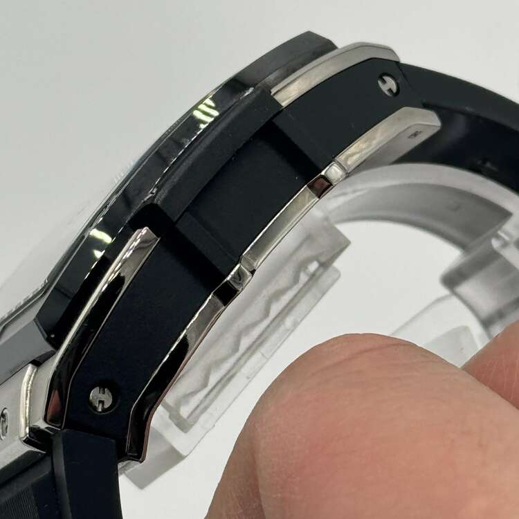 ウブロ ビックバン 601.NM.0173.LR（高級時計）の商品画像 - 査定依頼日：2025年4月16日 - 最高査定価格：1,400,000円