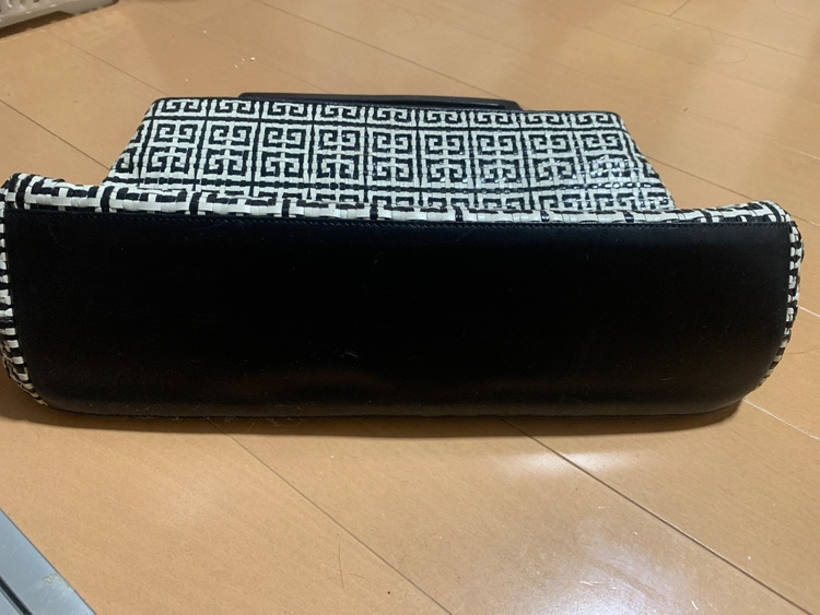 ジバンシィ（ブランドバッグ）の商品画像 - 査定依頼日：2026年10月7日 - 最高査定価格：30,000円