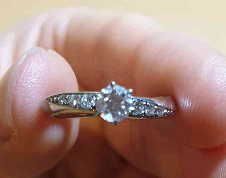 ロイヤルアッシャー 結婚指輪、婚約指輪（宝石）の商品画像 - 査定依頼日：2019年8月12日 - 最高査定価格：55,000円