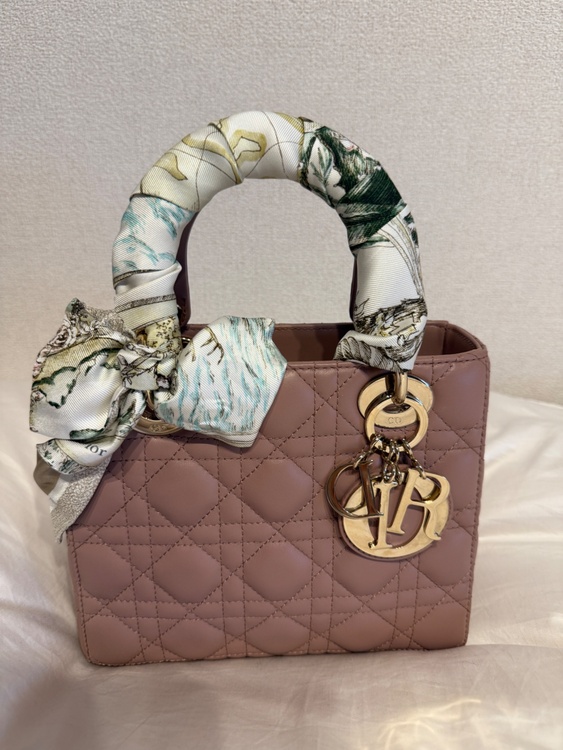 Lady Dior small（ブランドバッグ）の商品画像 - 査定依頼日：2026年8月27日 - 最高査定価格：290,000円