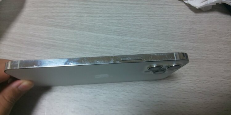 iPhone 12 Pro Max 256GB docomo（スマホ）の商品画像 - 査定依頼日：2025年12月8日 - 最高査定価格：32,000円