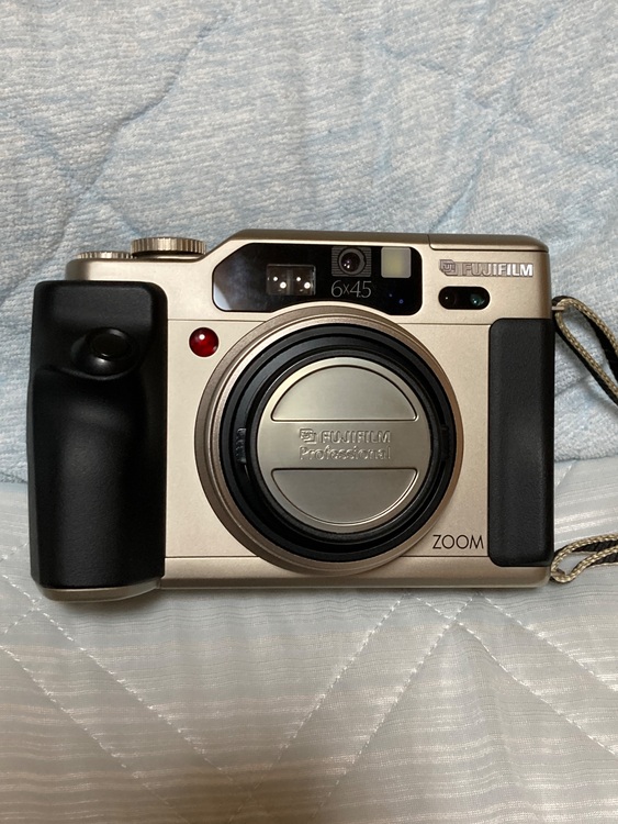 GA645Zi Professional （カメラ）の商品画像 - 査定依頼日：2025年10月11日 - 最高査定価格：126,000円