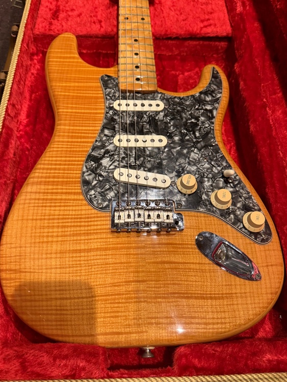 Fender Custom Shop 54 Stratocaster FMT（ピアノ・楽器・PA機材）の商品画像 - 査定依頼日：2026年3月24日 - 最高査定価格：200,000円