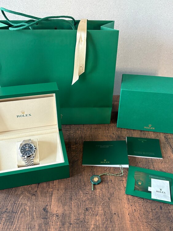 ロレックス デイトジャスト 126300（高級時計）の商品画像 - 査定依頼日：2025年3月7日 - 最高査定価格：1,250,000円