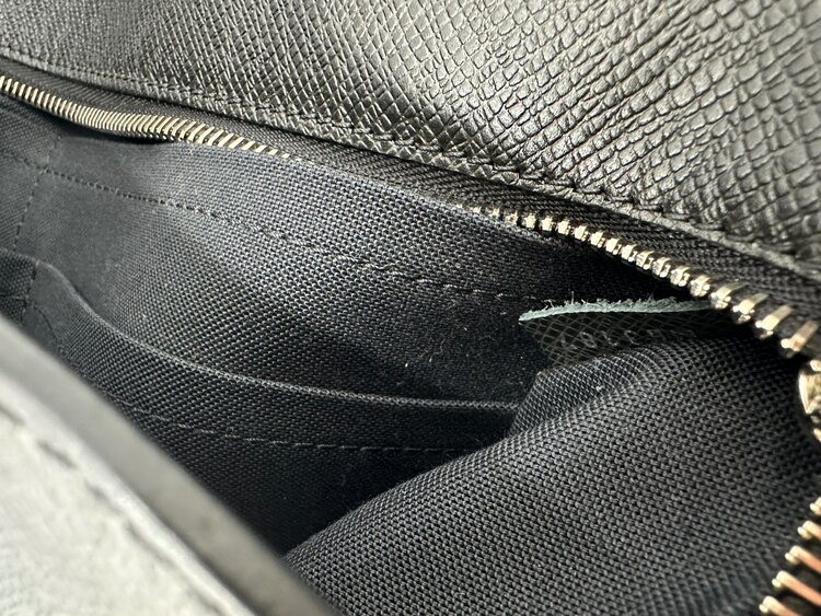  オーバーナイト ノワール タイガ シルバー金具 （ブランドバッグ）の商品画像 - 査定依頼日：2025年5月22日 - 最高査定価格：40,000円