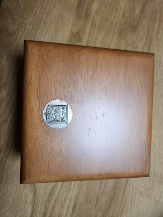 ゼニス エルプリメロ 02.0501.400/01（高級時計）の商品画像 - 査定依頼日：2025年3月29日 - 最高査定価格：240,000円