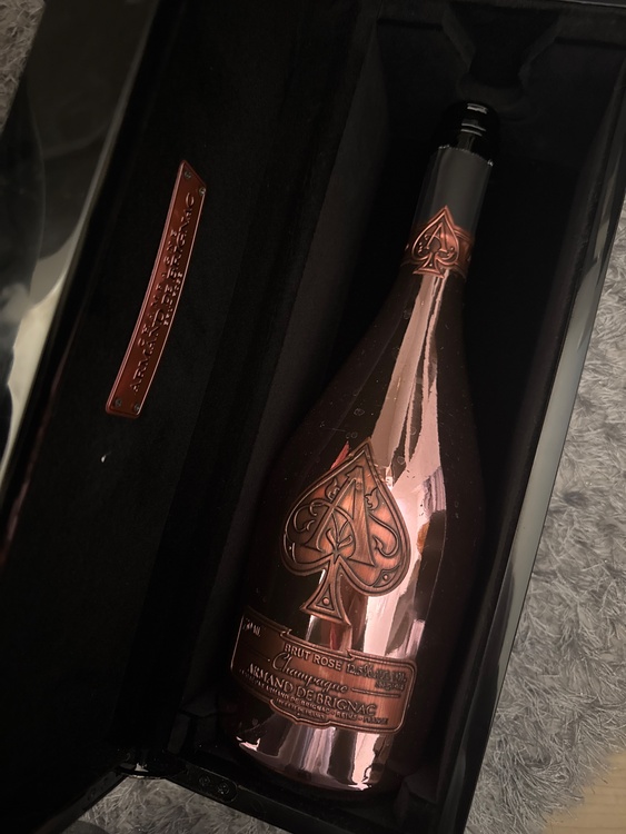 シャンパン アルマン・ド・ブリニャック （お酒）の商品画像 - 査定依頼日：2025年12月24日 - 最高査定価格：38,000円