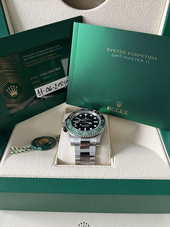 GMT Master II（高級時計）の商品画像 - 査定依頼日：2025年2月19日 - 最高査定価格：2,400,000円