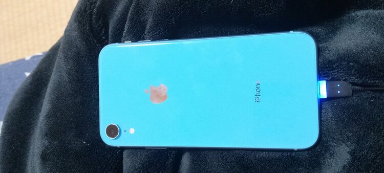 iPhoneXR 64GB au（スマホ）の商品画像 - 査定依頼日：2026年4月3日 - 最高査定価格：8,000円