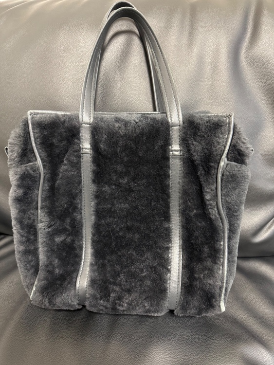 バレンシアガ  （ブランドバッグ）の商品画像 - 査定依頼日：2025年12月12日 - 最高査定価格：33,000円