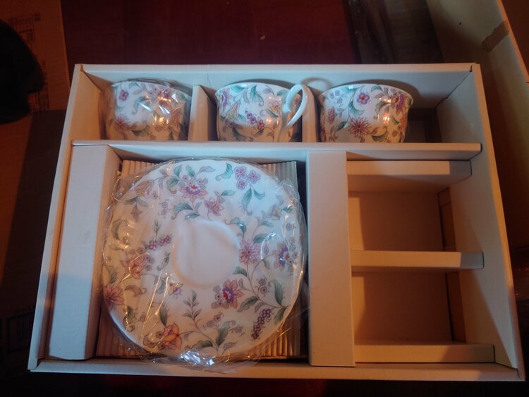 NARUMI Bone China 8349-20952（美術品・骨董品）の商品画像 - 査定依頼日：2026年4月5日 - 最高査定価格：100,000円