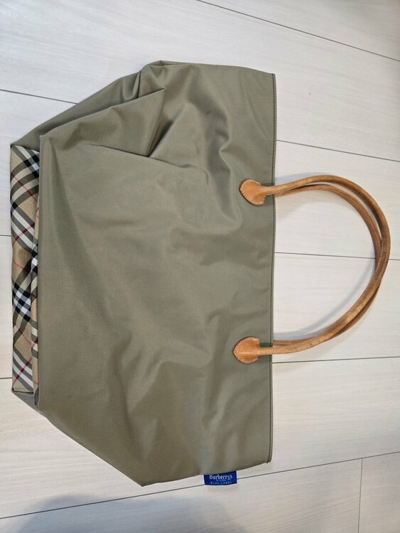 財布　バッグ（ブランド財布・小物）の商品画像 - 査定依頼日：2026年7月18日 - 最高査定価格：8,000円