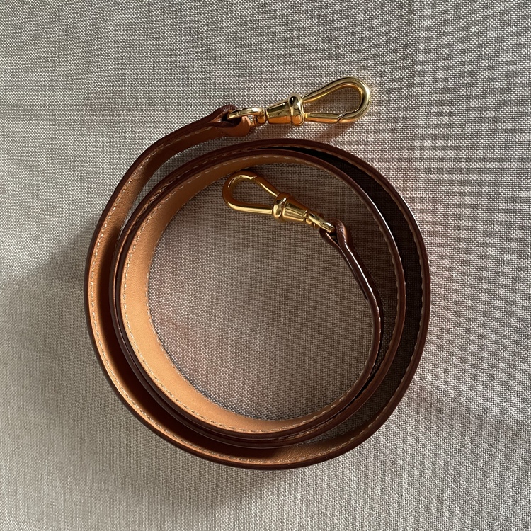 マガダム　2wayボストン（ブランドバッグ）の商品画像 - 査定依頼日：2022年4月7日 - 最高査定価格：13,000円