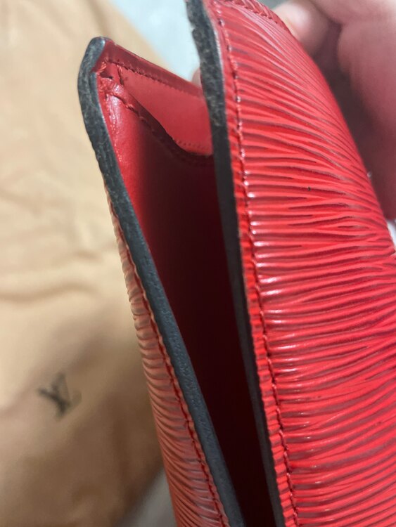 エピ　（ブランドバッグ）の商品画像 - 査定依頼日：2025年4月16日 - 最高査定価格：30,000円