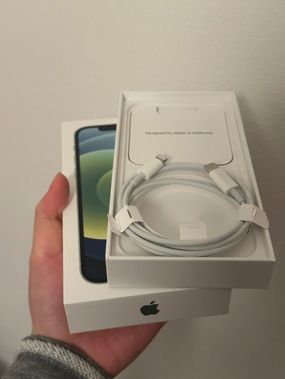 iPhone 12 64GB SIMフリー（スマホ）の商品画像 - 査定依頼日：2025年2月19日 - 最高査定価格：29,000円