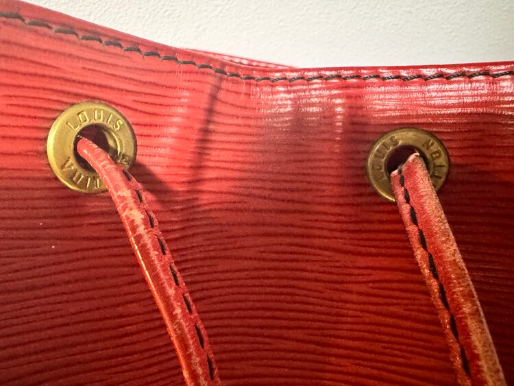 ルイヴィトン エピ （ブランドバッグ）の商品画像 - 査定依頼日：2025年2月1日 - 最高査定価格：20,000円