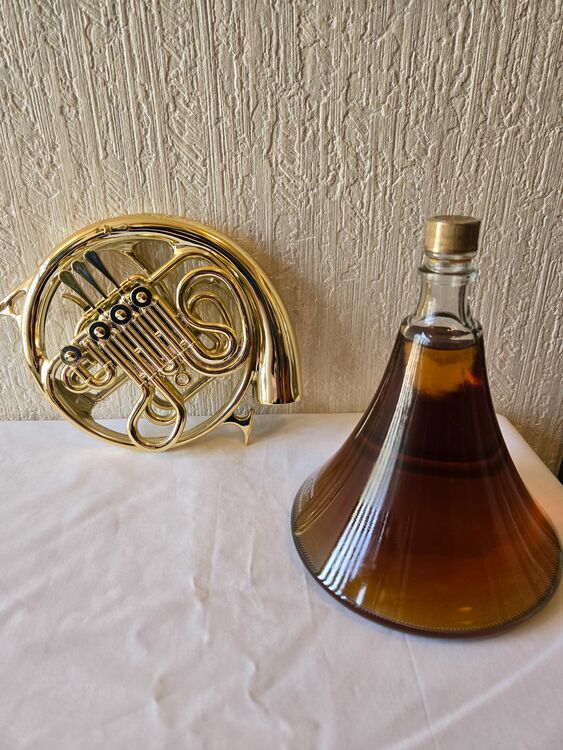 サントリーウイスキー響ホルン型ボトル（お酒）の商品画像 - 査定依頼日：2025年6月23日 - 最高査定価格：58,100円