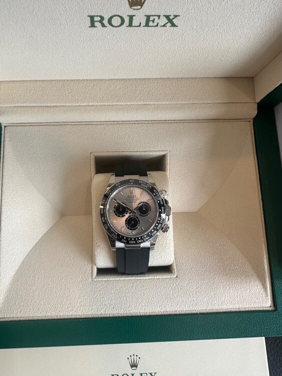 ロレックス デイトナ 126519Lm（高級時計）の商品画像 - 査定依頼日：2025年1月30日 - 最高査定価格：7,150,000円