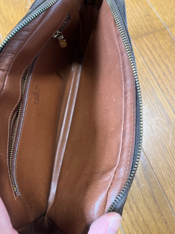 883 TH（ブランドバッグ）の商品画像 - 査定依頼日：2025年8月27日 - 最高査定価格：30,000円