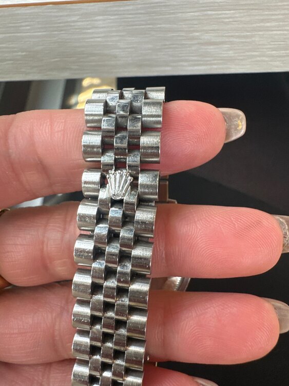 ロレックス デイトジャスト 31サイズ178274 ホワイト ローマ D番（高級時計）の商品画像 - 査定依頼日：2025年3月7日 - 最高査定価格：1,100,000円