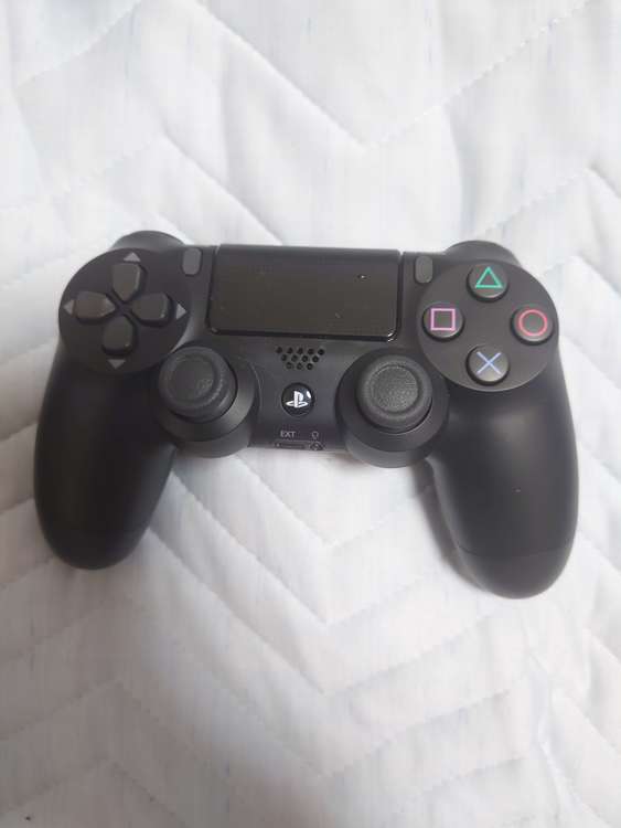 PS4 CUH-2200A B01 500GB（ゲーム機本体・ゲームソフト）の商品画像 - 査定依頼日：2022年8月22日 - 最高査定価格：11,000円