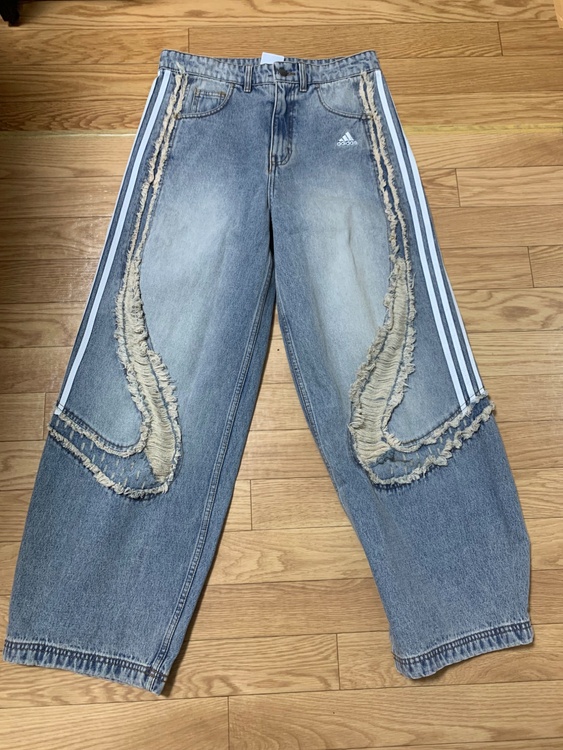 adidas TG WIDE DENIM PANTS インディゴデニム（古着・ファッション）の商品画像 - 査定依頼日：2026年3月30日 - 最高査定価格：6,500円