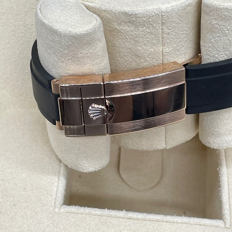 ロレックス デイトナ 116515ln（高級時計）の商品画像 - 査定依頼日：2025年4月15日 - 最高査定価格：5,000,000円