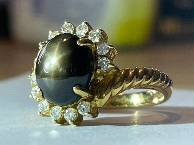 ブラックスターサファイヤー、周囲粒ダイヤ付１８K指輪（金・貴金属）の商品画像 - 査定依頼日：2026年6月14日 - 最高査定価格：300,000円
