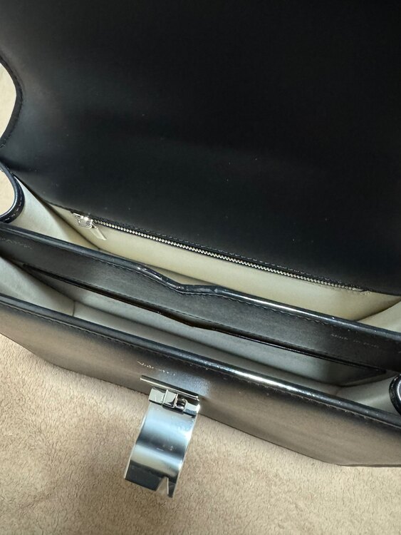 ヴァレクストラ  （ブランドバッグ）の商品画像 - 査定依頼日：2025年4月3日 - 最高査定価格：100,000円