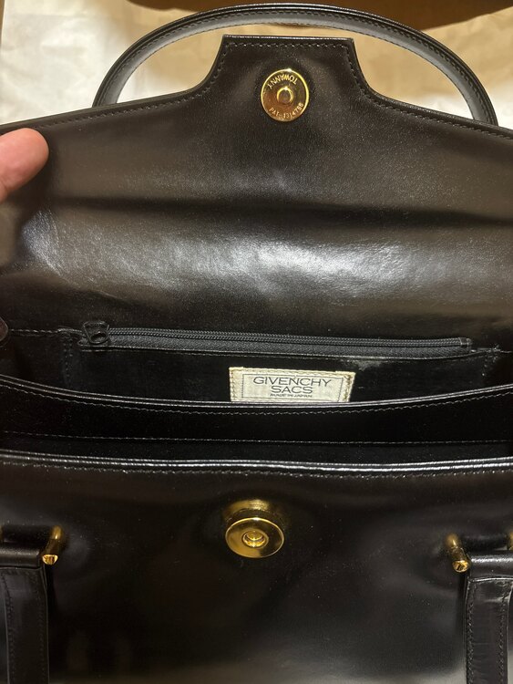 ジバンシィ  （ブランドバッグ）の商品画像 - 査定依頼日：2025年5月9日 - 最高査定価格：2,000円