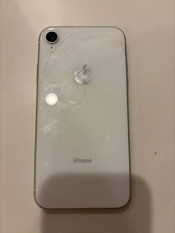 iPhone XR 128G ホワイト（スマホ）の商品画像 - 査定依頼日：2025年10月12日 - 最高査定価格：14,000円