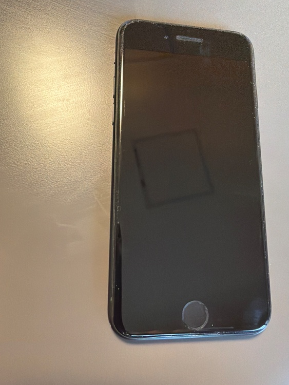 iPhone7（スマホ）の商品画像 - 査定依頼日：2026年8月3日 - 最高査定価格：1,000円