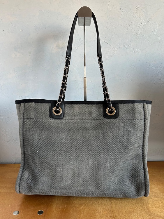 ドーヴィル　チェーントートバッグ（ブランドバッグ）の商品画像 - 査定依頼日：2026年4月18日 - 最高査定価格：350,000円