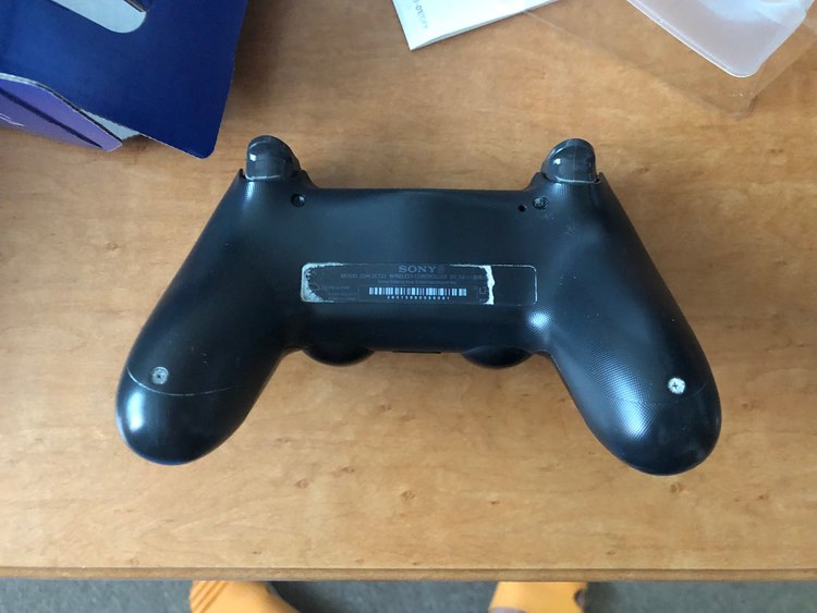 dual shock4 jet Black（ゲーム機本体・ゲームソフト）の商品画像 - 査定依頼日：2022年9月25日 - 最高査定価格：800円