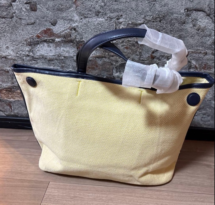TORY BURCH■トートバッグキャンバス レザー ライトイエロー紺（ブランドバッグ）の商品画像 - 査定依頼日：2026年7月6日 - 最高査定価格：100,000円