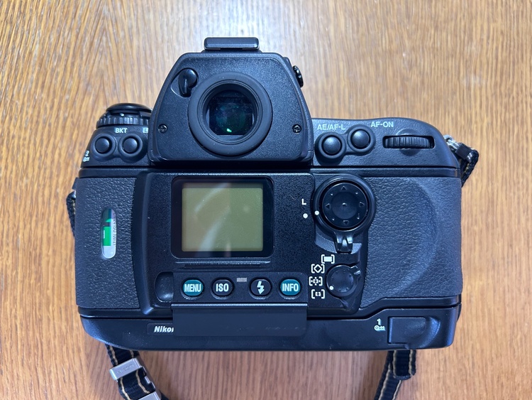 F6（カメラ）の商品画像 - 査定依頼日：2026年2月8日 - 最高査定価格：140,000円