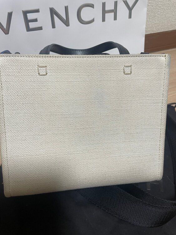 ジバンシィ  （ブランドバッグ）の商品画像 - 査定依頼日：2024年12月8日 - 最高査定価格：45,000円