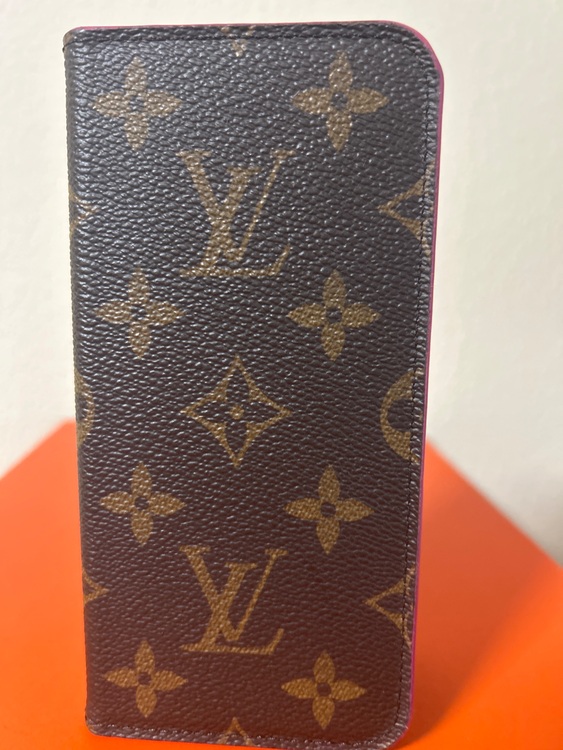 iPhone XS手帳型ケース（古着・ファッション）の商品画像 - 査定依頼日：2025年11月6日 - 最高査定価格：5,000円