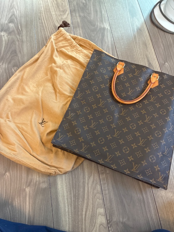 モノグラム　サックプラ（ブランドバッグ）の商品画像 - 査定依頼日：2026年3月12日 - 最高査定価格：15,000円