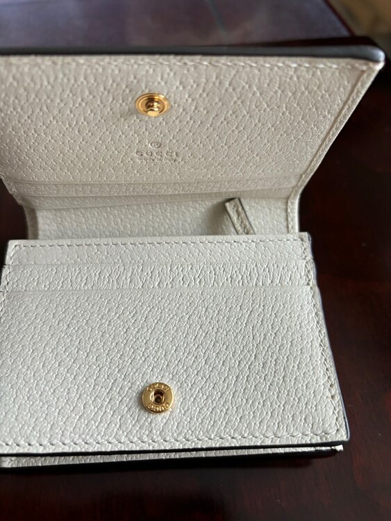 二つ折り（ブランド財布・小物）の商品画像 - 査定依頼日：2025年1月20日 - 最高査定価格：22,000円