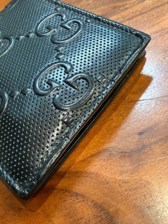 メンズ二つ折り財布（ブランド財布・小物）の商品画像 - 査定依頼日：2025年2月3日 - 最高査定価格：10,000円