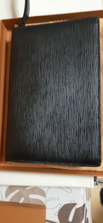 エピライン　黒（ブランドバッグ）の商品画像 - 査定依頼日：2025年12月28日 - 最高査定価格：20,000円