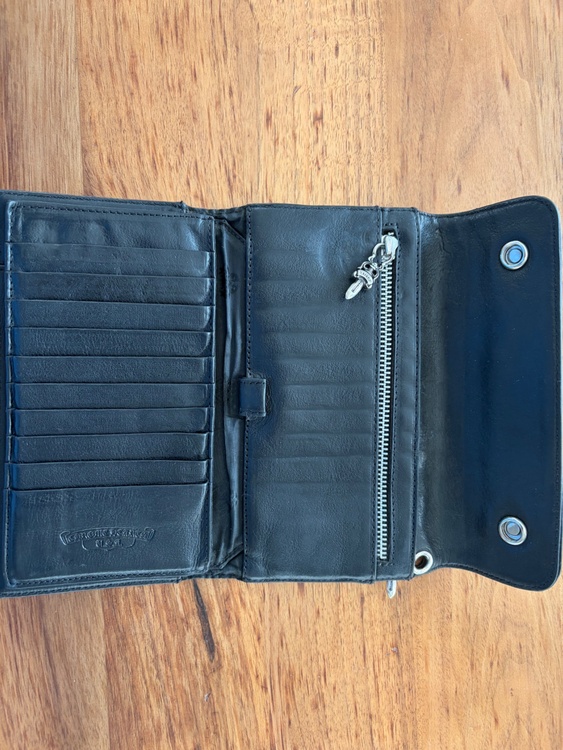 クロスボタンWAVEレザーウォレット（古着・ファッション）の商品画像 - 査定依頼日：2026年3月1日 - 最高査定価格：125,000円