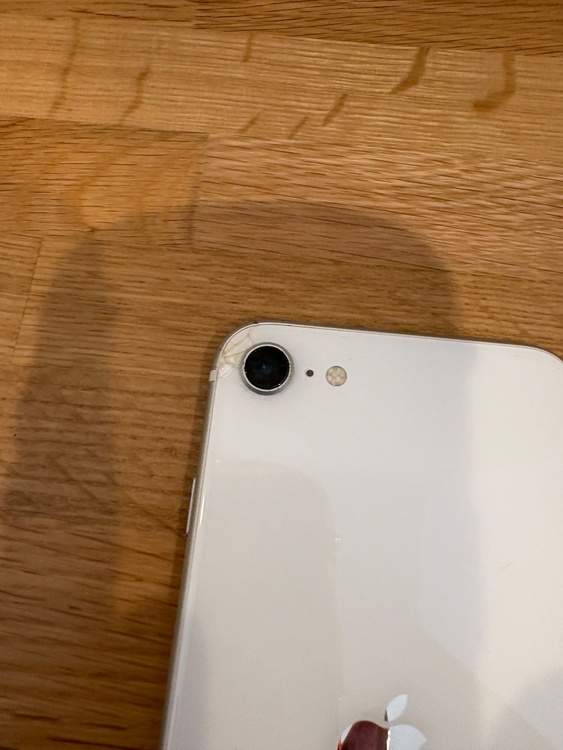 iPhone SE 第二世代（スマホ）の商品画像 - 査定依頼日：2026年4月25日 - 最高査定価格：10,000円