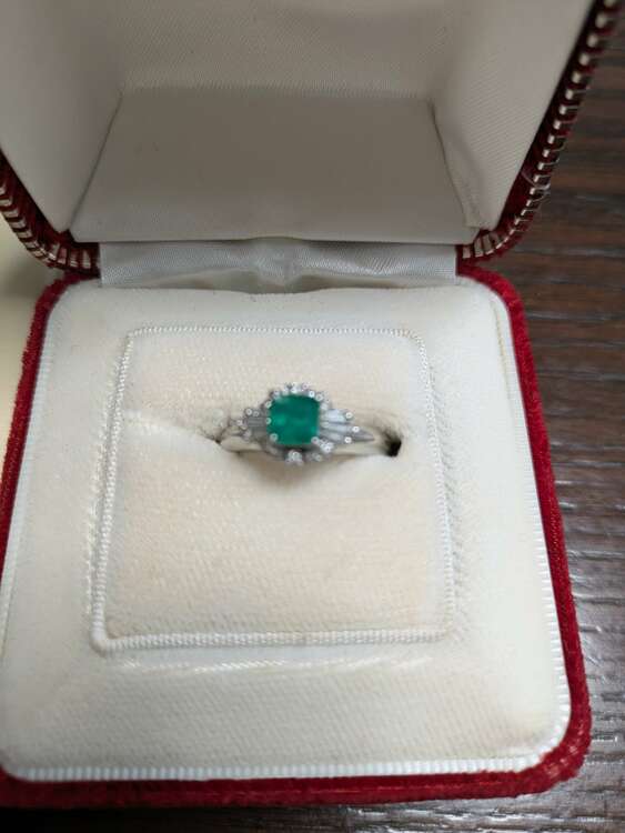 天然エメラルド（コロンビア産）（宝石）の商品画像 - 査定依頼日：2025年4月25日 - 最高査定価格：100,000円