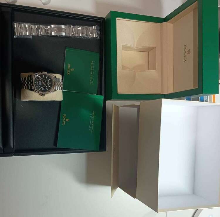 ロレックス スカイドゥエラー （高級時計）の商品画像 - 査定依頼日：2025年1月19日 - 最高査定価格：3,700,000円