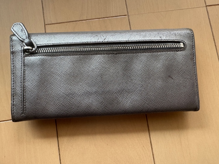 プラダ　長財布（ブランド財布・小物）の商品画像 - 査定依頼日：2026年10月11日 - 最高査定価格：3,000円