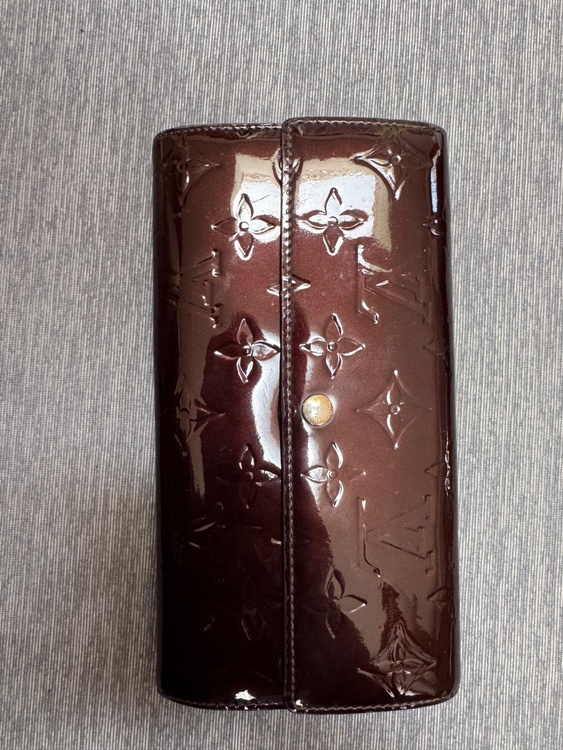 ルイヴィトン　ヴェルニ ポルトフォイユ・サラの長財布（ブランド財布・小物）の商品画像 - 査定依頼日：2026年1月30日 - 最高査定価格：5,000円