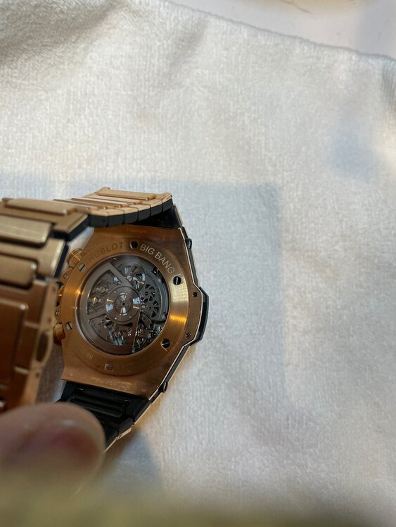 ウブロ ビックバン 411O.OX.1180.Ox（高級時計）の商品画像 - 査定依頼日：2025年5月3日 - 最高査定価格：3,000,000円